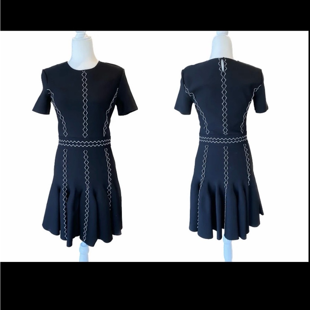 Alexander McQueen Black Dress with White Detailing - Picture 5 of 5